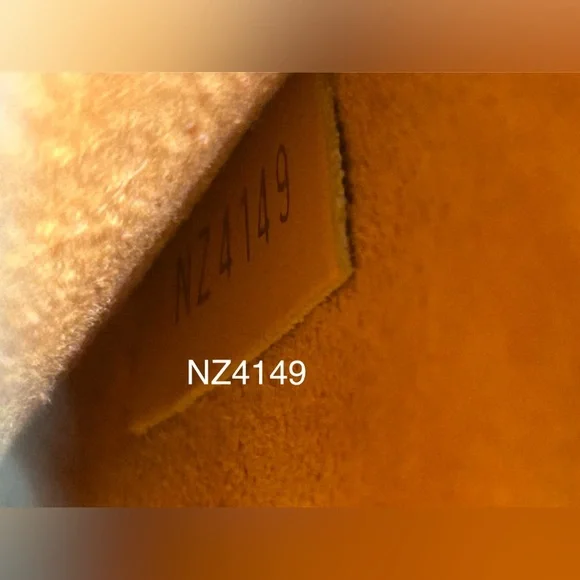 NeoNoe Damier Ebene Safran Shoulder/Crossbody Bag - Picture 13 of 16